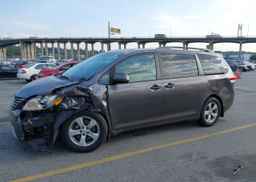 2011 TOYOTA SIENNA
