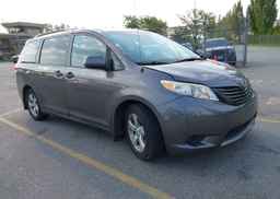 2011 TOYOTA SIENNA