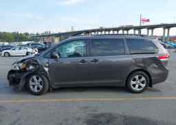 2011 TOYOTA SIENNA