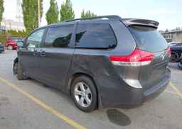 2011 TOYOTA SIENNA