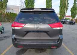 2011 TOYOTA SIENNA