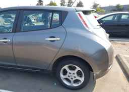 2015 NISSAN LEAF