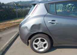 2015 NISSAN LEAF