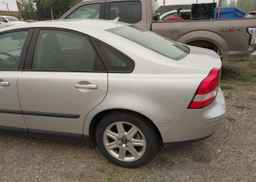2005 VOLVO S40