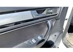 2015 VOLKSWAGEN TOUAREG V6