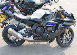 2024 YAMAHA YZFR1M