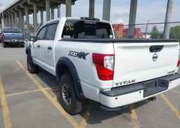 2017 NISSAN TITAN SV