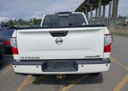 2017 NISSAN TITAN SV