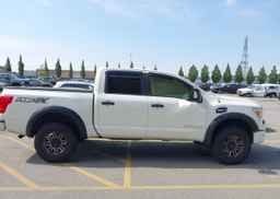 2017 NISSAN TITAN SV