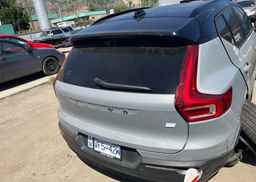 2024 VOLVO XC40