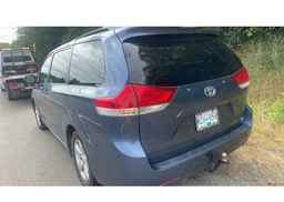 2014 TOYOTA SIENNA LE