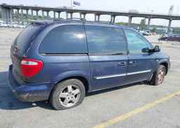 2004 DODGE CARAVAN SE