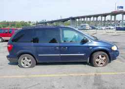 2004 DODGE CARAVAN SE
