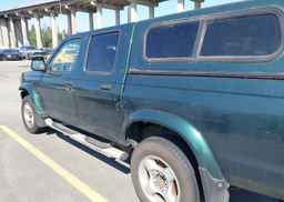 2000 NISSAN FRONTIER CREW CAB XE