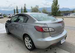 2010 MAZDA 3 I