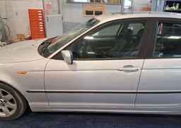 2002 BMW 325I