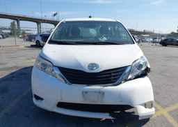 2011 TOYOTA SIENNA