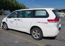 2011 TOYOTA SIENNA