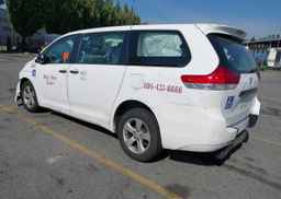 2011 TOYOTA SIENNA