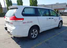 2011 TOYOTA SIENNA