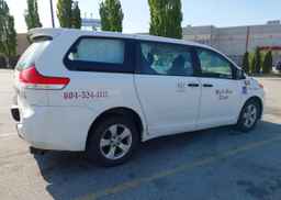 2011 TOYOTA SIENNA