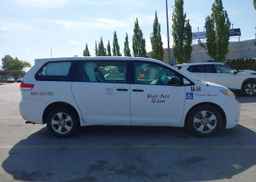2011 TOYOTA SIENNA
