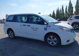 2011 TOYOTA SIENNA