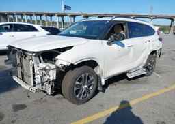 2021 TOYOTA highlander xle