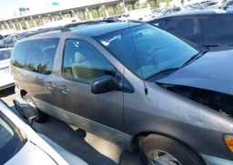 1999 TOYOTA SIENNA LE