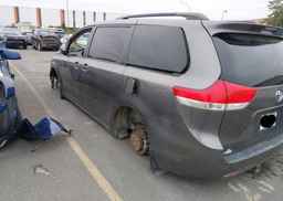2012 TOYOTA SIENNA LE