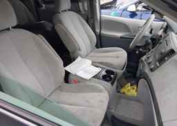 2012 TOYOTA SIENNA LE