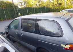 2000 TOYOTA SIENNA CE