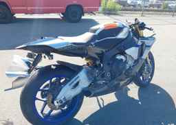 2015 YAMAHA YZFR1M