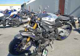 2015 YAMAHA YZFR1M