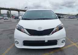 2013 TOYOTA SIENNA SPORT