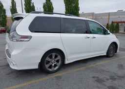 2013 TOYOTA SIENNA SPORT