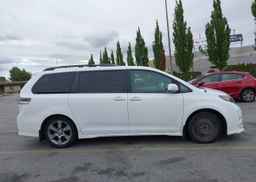 2013 TOYOTA SIENNA SPORT