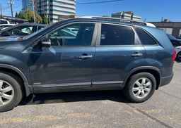 2011 KIA SORENTO LX