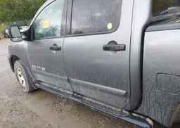 2014 NISSAN TITAN