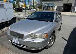 2005 VOLVO V70