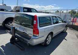 2005 VOLVO V70