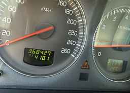 2005 VOLVO V70