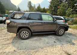 2022 TOYOTA 4RUNNER SR5