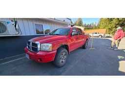 2005 DODGE DAKOTA QUAD SLT