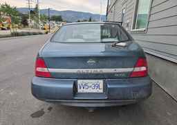 2001 NISSAN ALTIMA XE