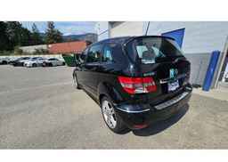 2011 MERCEDES-BENZ B200 T