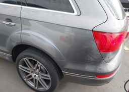 2010 AUDI Q7