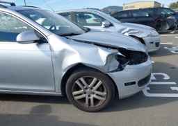 2011 VOLKSWAGEN GOLF
