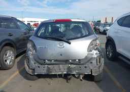 2013 MAZDA MAZDA2