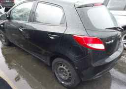 2013 MAZDA MAZDA2